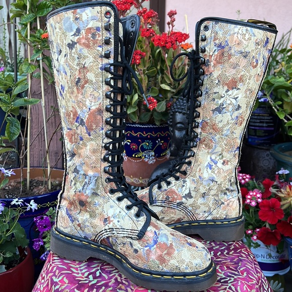 Dr. Martens Shoes - 🏴󠁧󠁢󠁥󠁮󠁧󠁿 RARE Dr. Martens MIE Vintage Floral LACE & BURLAP Y2K Boots UK 5